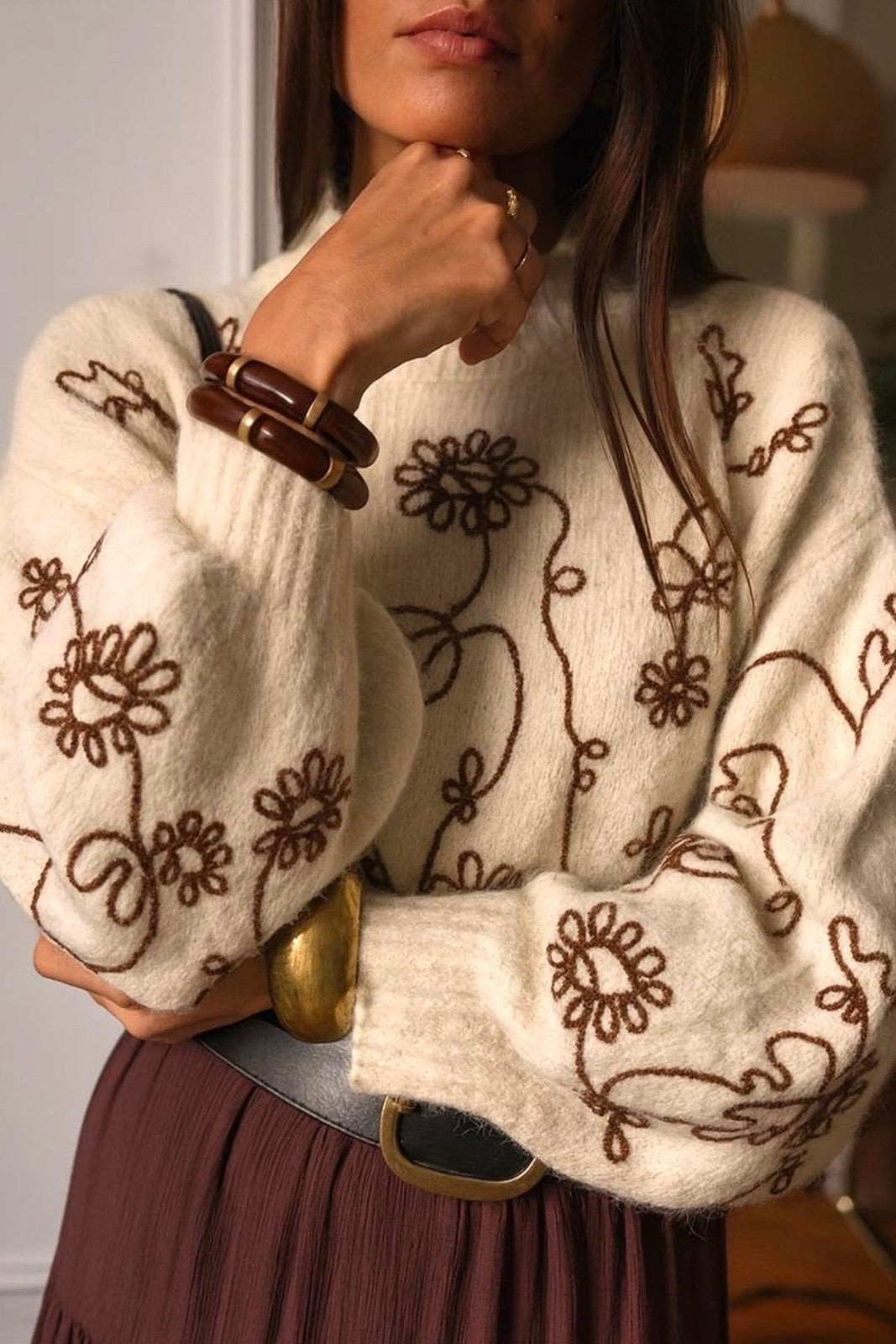Sabine | miękki sweter z haftem kwiatowym, beżowo-czekoladowy
