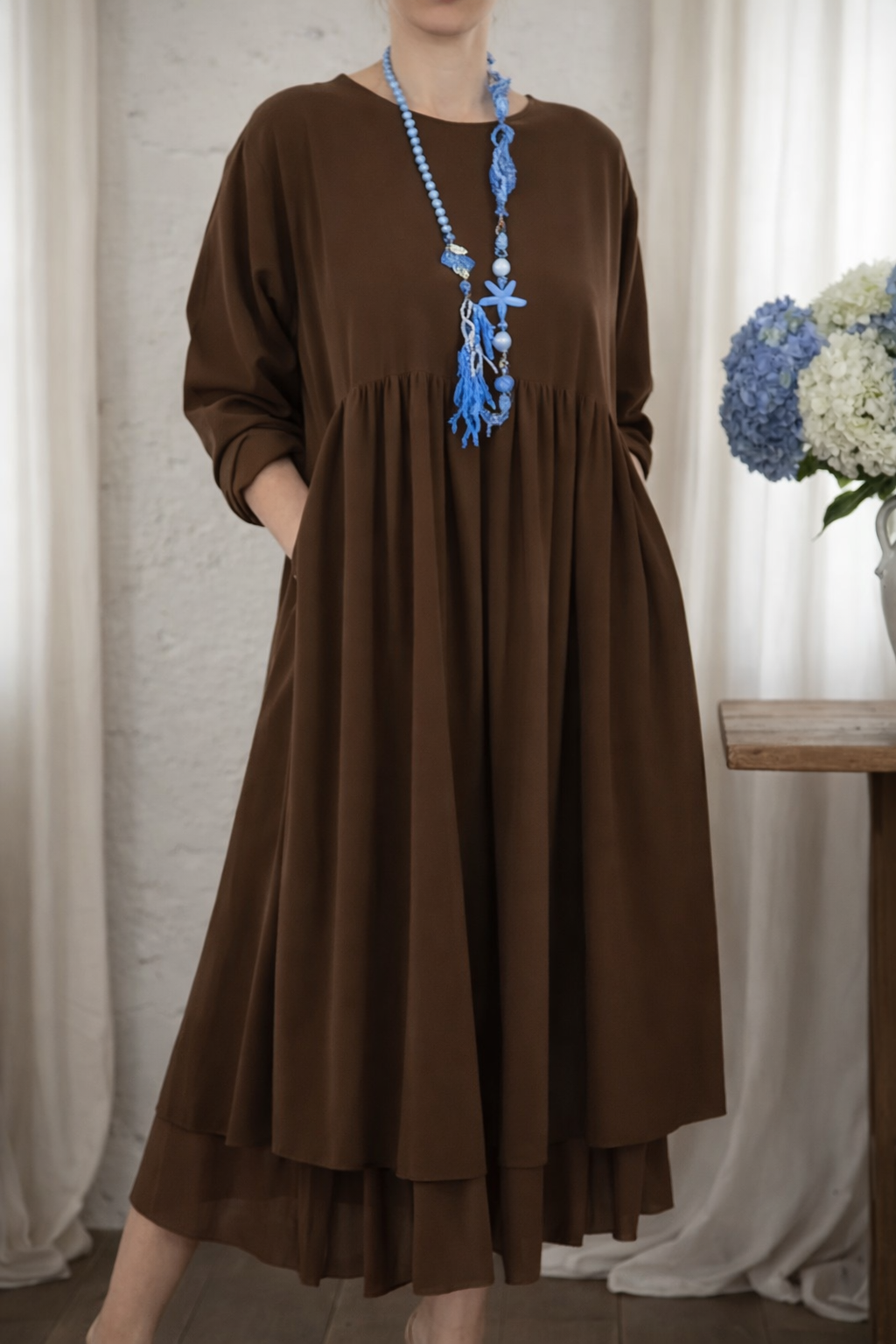 Elżbieta | Luźna sukienka maxi z praktycznymi kieszeniami