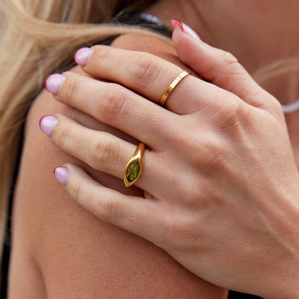 Zielony pierścionek z arizońskimi kryształami