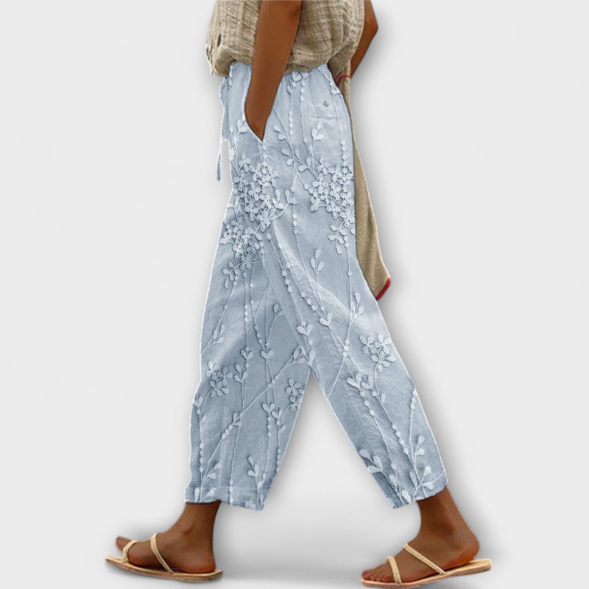 Zoey - Rozkloszowane spodnie z wzorem liści winogron